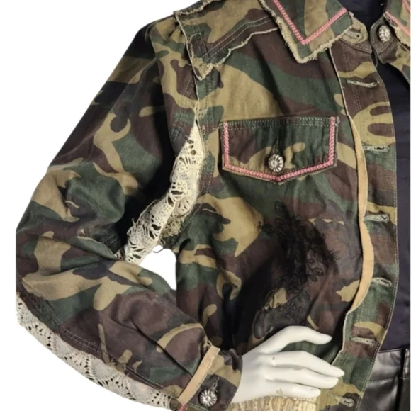 NWOT POL Camo Lace Embroidered Jacket – Boho Luxe Statement Layer Size Large - Picture 6 of 12